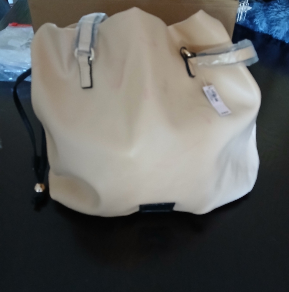 NWT Victoria's Secret Beige Tote with Black Details. FLAW